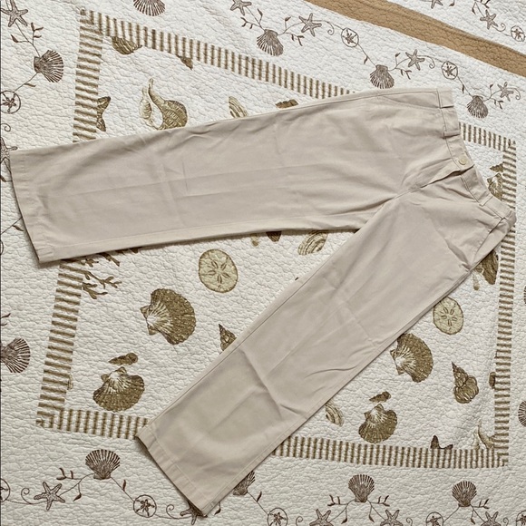 L.L. BEAN Beige Classic Fit Straight-Leg Khaki Pants. Size 6 Regular. - Picture 1 of 11